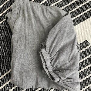 CUTE ANTHROPOLOGIE-ESQUE BLACK-AND-WHITE PUFF-SLEEVE BLOUSE SIZE MEDIUM